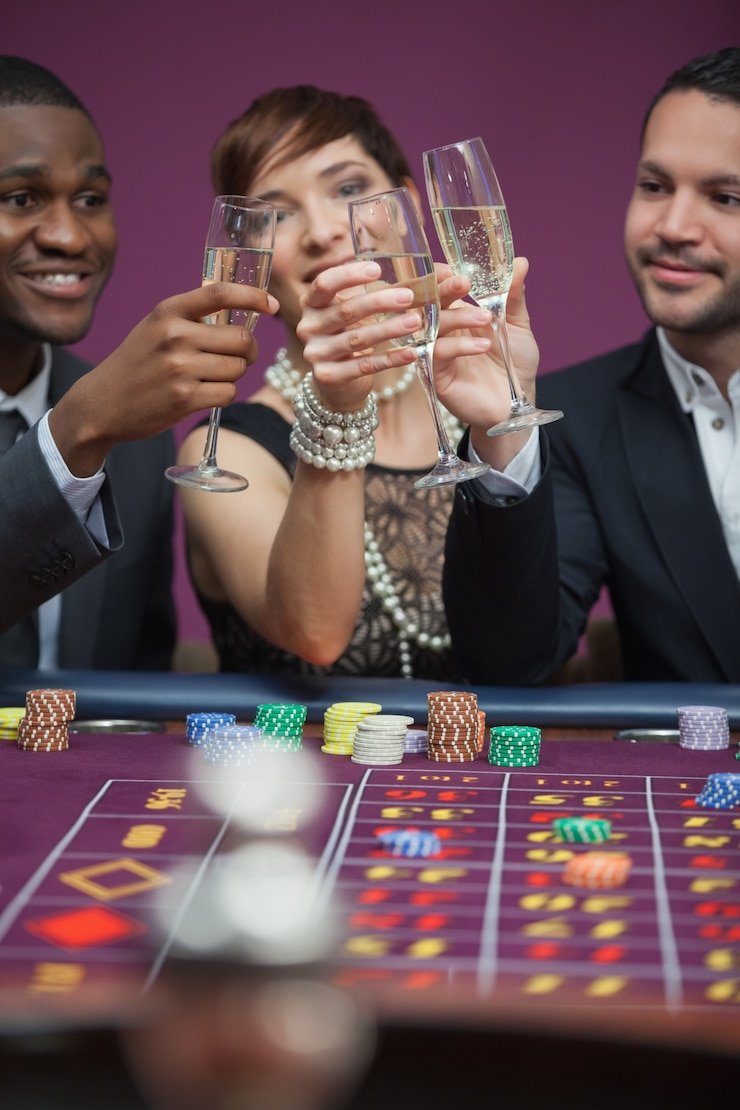 Fortune Tiger slot game interface showing 5-reel grid and symbol cascades